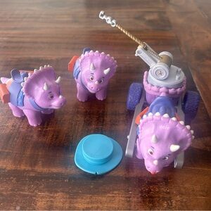 Dino Ranch Tango's Tow Rig Vehicle  Plus 2 Triceratops